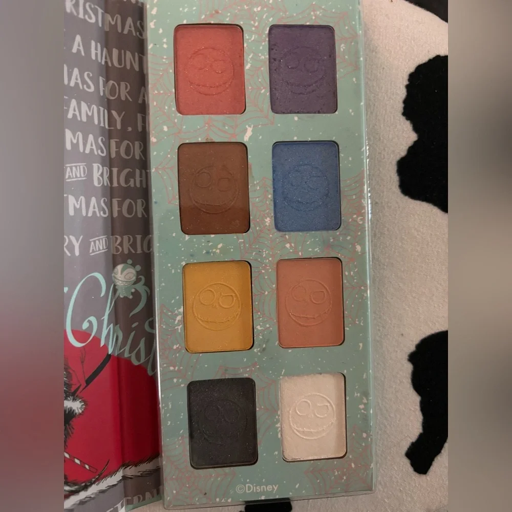Disney jack ho ho oh no makeup pallet w/4 jack brushes..neutral colors (NWT)